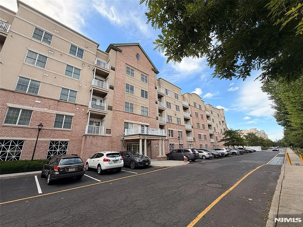 2 bed, 2.0 bath, $3,200 — Photo 1