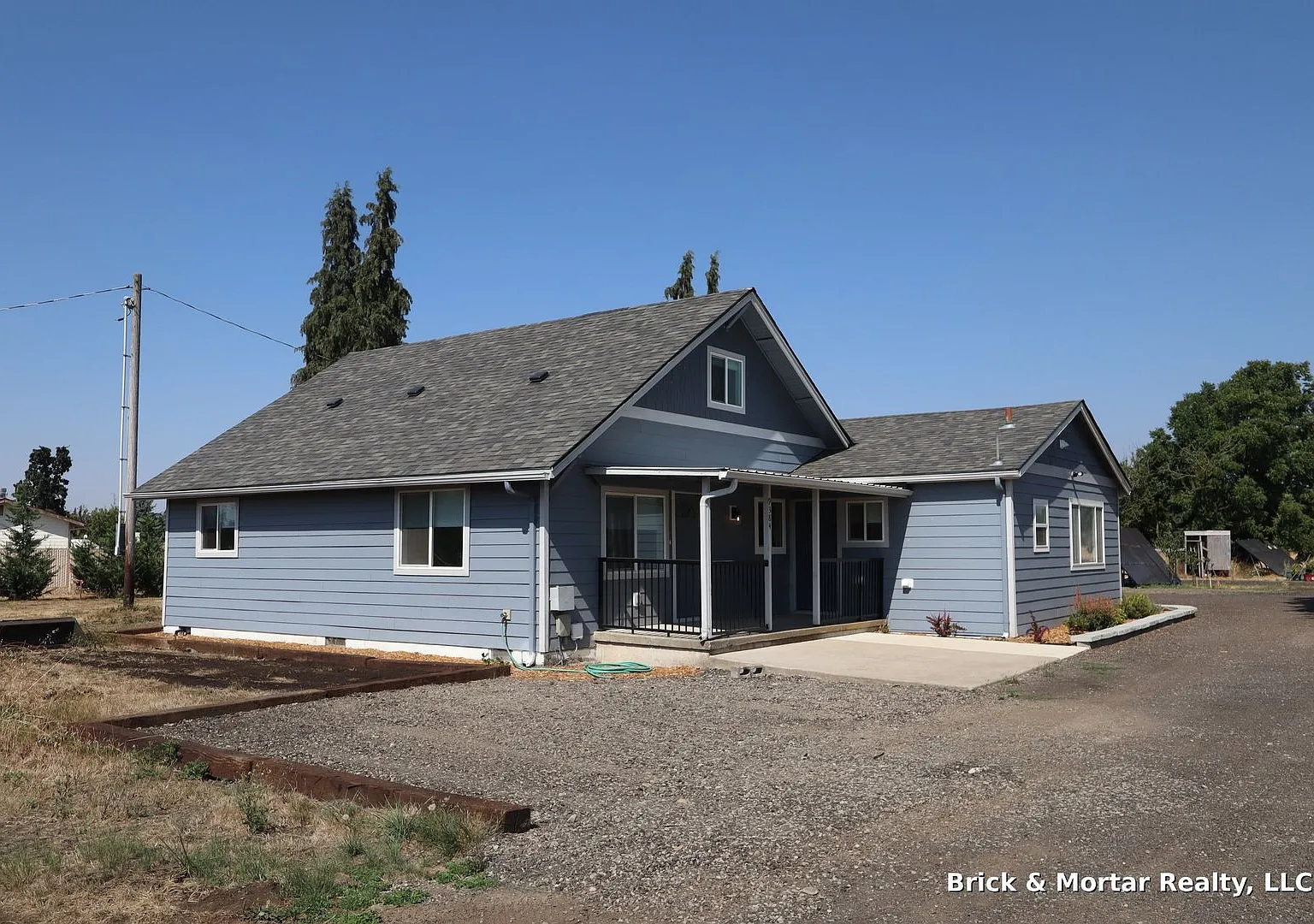 2 Bedroom (Additional Room may be used as a 3rd bedroom) - 2.5 Bathroom Home in Aumsville, OR — Photo 1