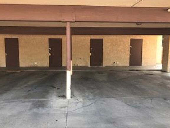 Storage/laundry hookups 