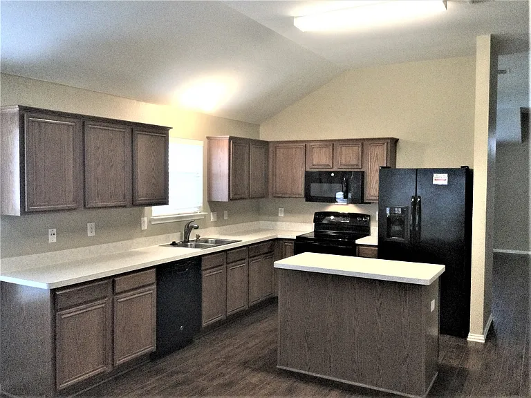 923 Plumeria Dr — Photo 3