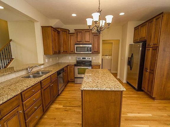5th image of 504 Montego Ct