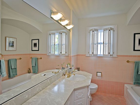 5th image of 625 Parrott Dr