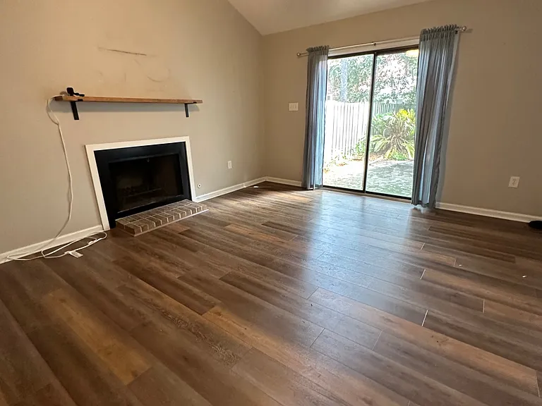 16 Navigator Ln — Photo 2