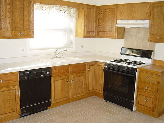 4th image of 163 E Van Buren St APT 1