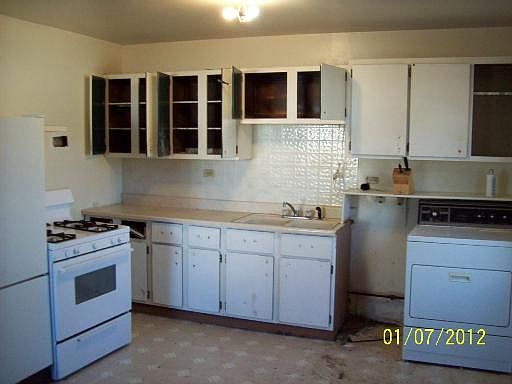 2nd image of 14900 S Blaine Ave