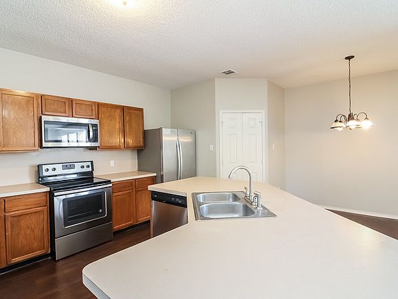 4th image of 816 Parker Dr