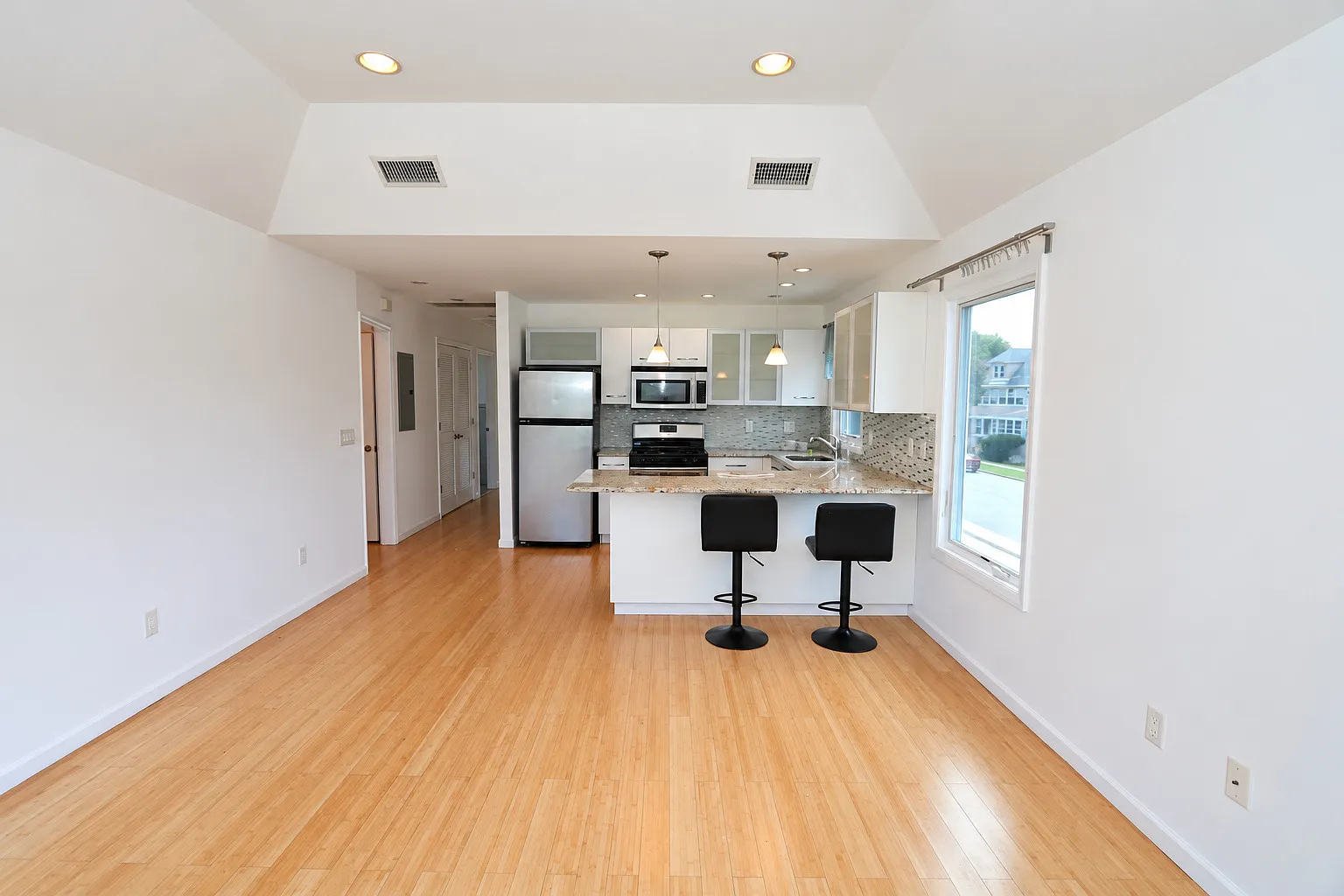 3 bed, $2,800 — Photo 3