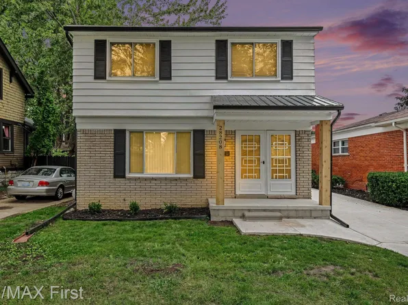 28208 Rockwood St, Saint Clair Shores, MI 48081