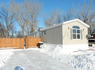 5290 Circle Dr S, Grand Forks, ND 58203