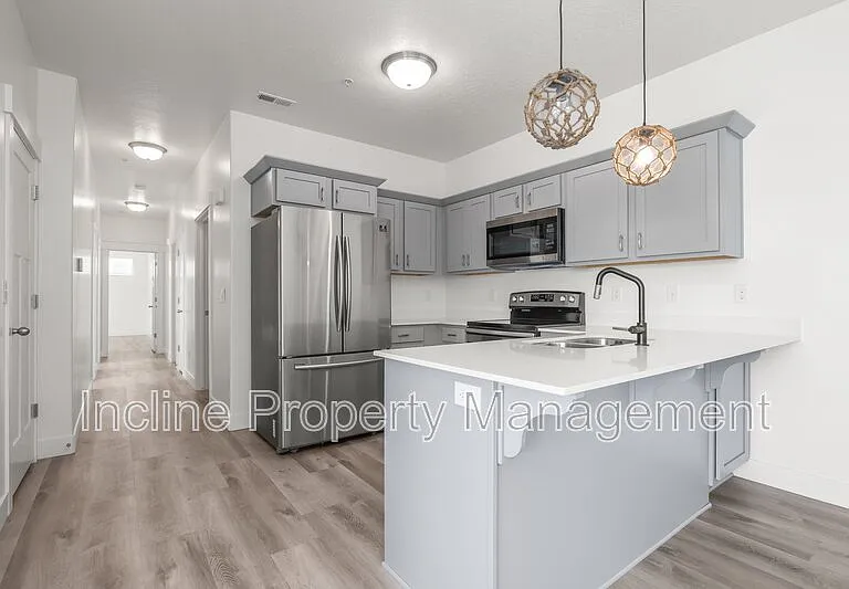 547 N 360 W — Photo 6