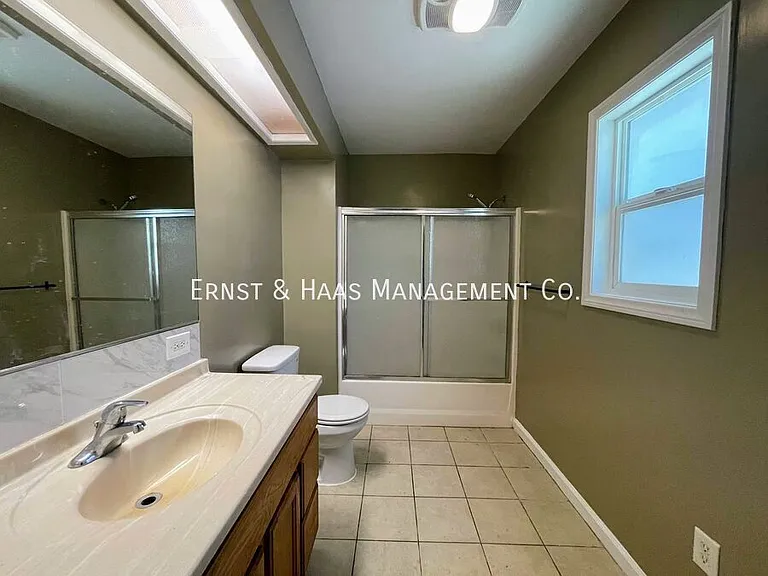 1957 San Francisco Ave #2 — Photo 16