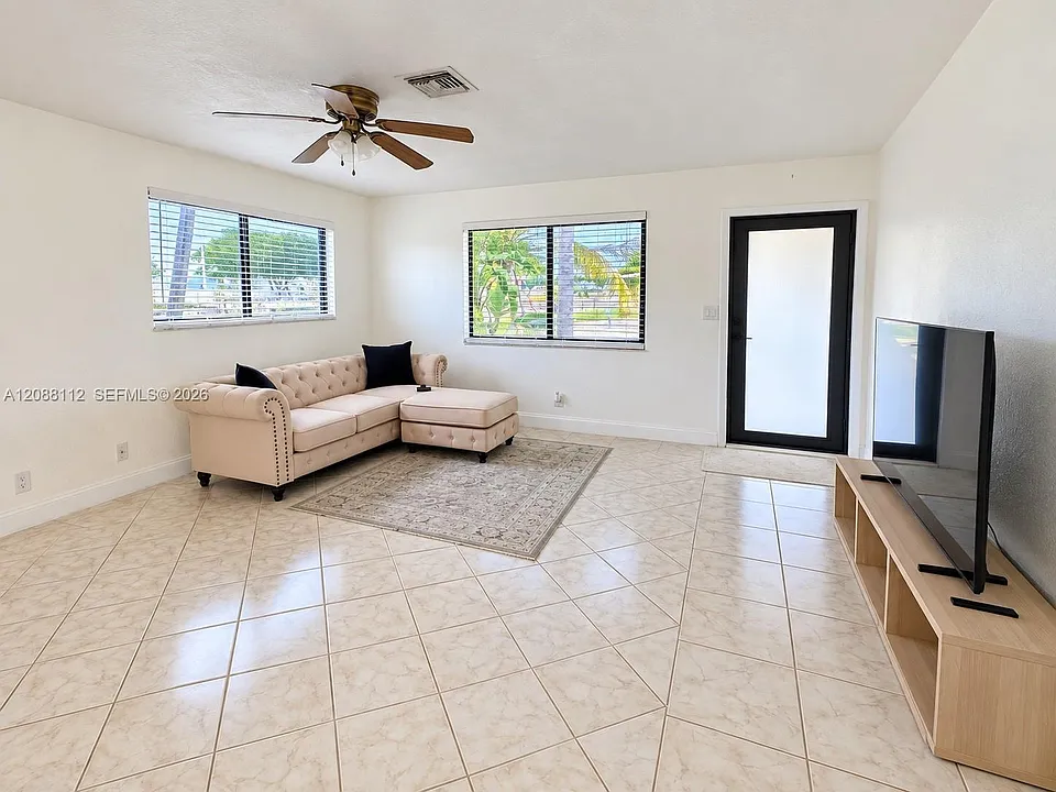 747 SW 5th St