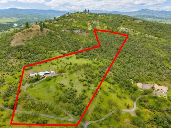 1374 Linn Rd, Eagle Point, OR 97524