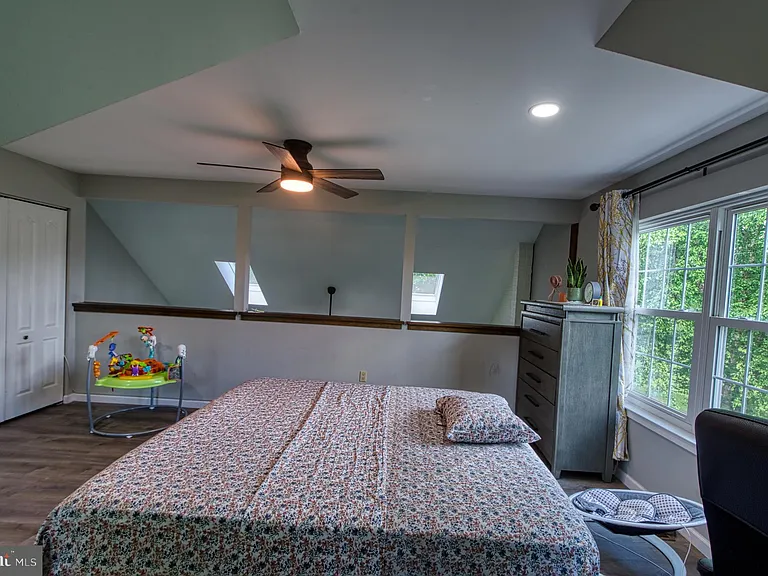 139 Mallard Dr W — Photo 29