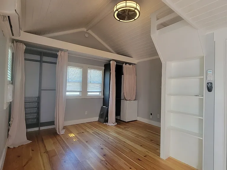 611 Bay Ave #B — Photo 3