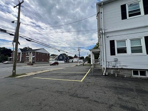 4th image of 1535 Middlesex St