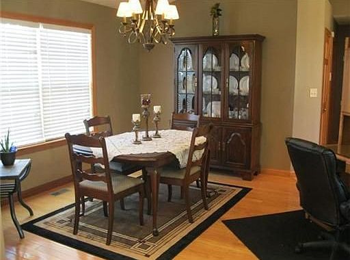 4th image of 2601 Amberly Ct