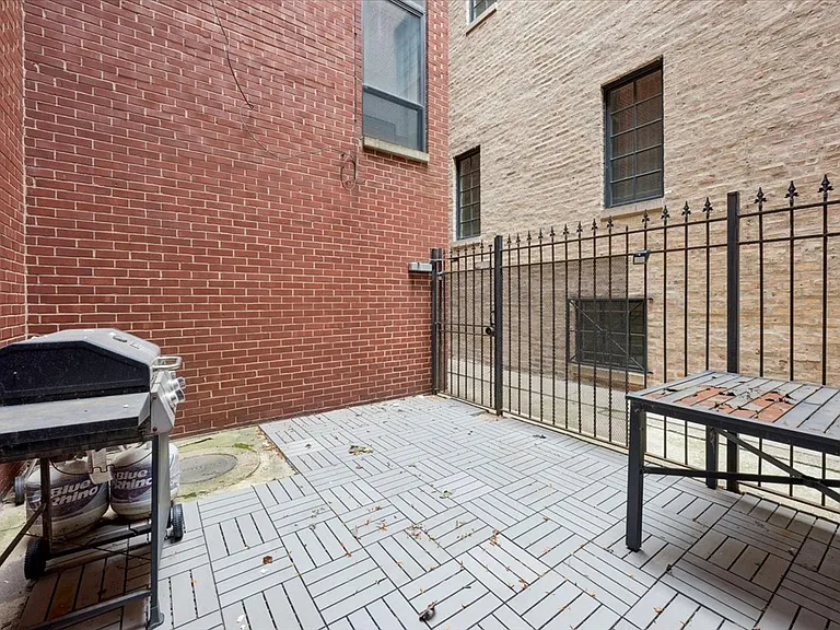 636 W Webster Ave #304 — Photo 15