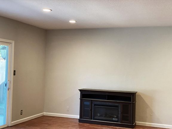 5th image of 2006 Treewood Ln