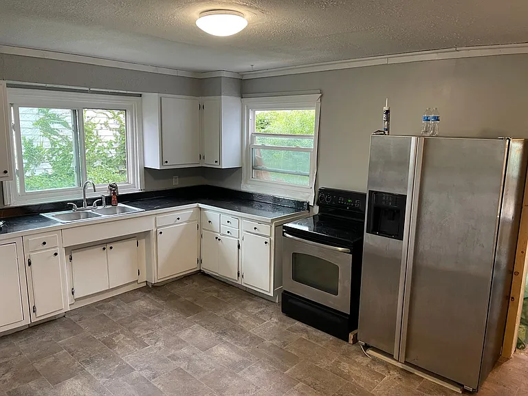 1136 Main St — Photo 3