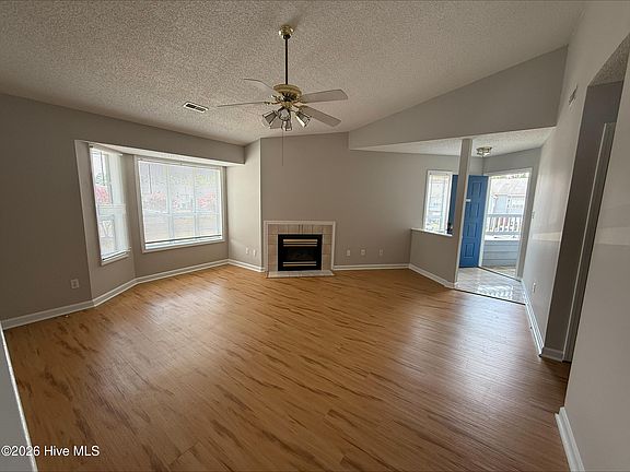3rd image of 102 Breezewood Dr