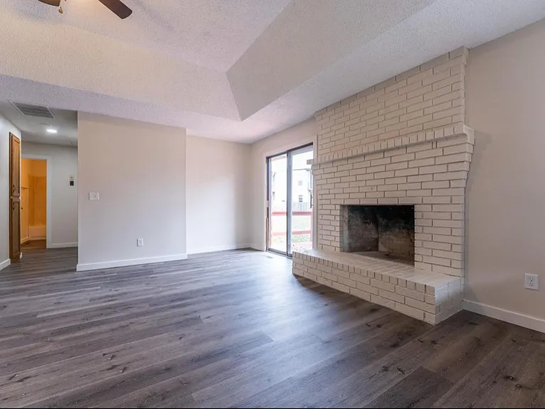 607-609 E Redwood St — Photo 7