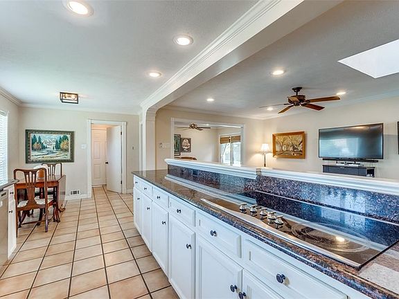 5th image of 9536 Larchcrest Dr