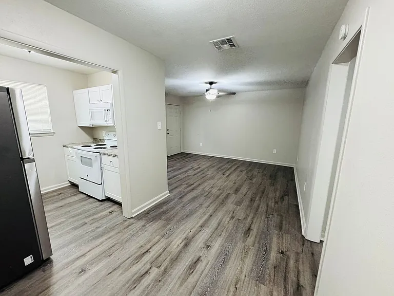 2875 Iowa St — Photo 24