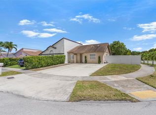 15464 SW 68th Ln, Miami, FL 33193