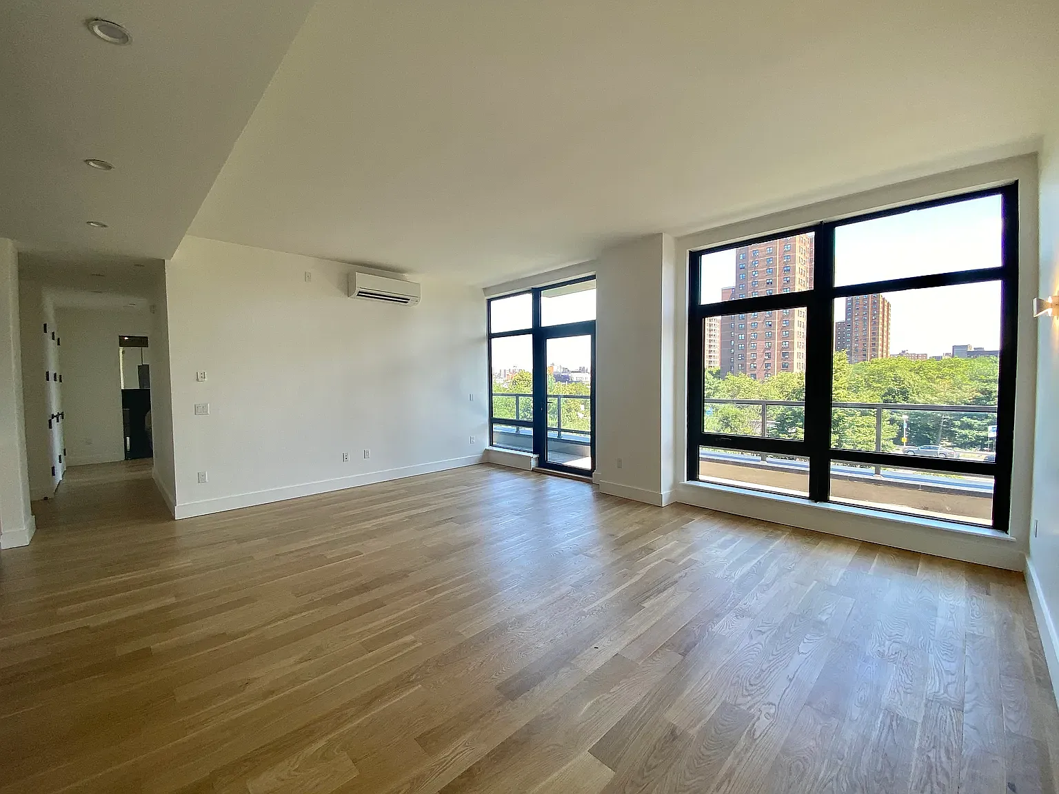 25 Bruckner Boulevard — Photo 2
