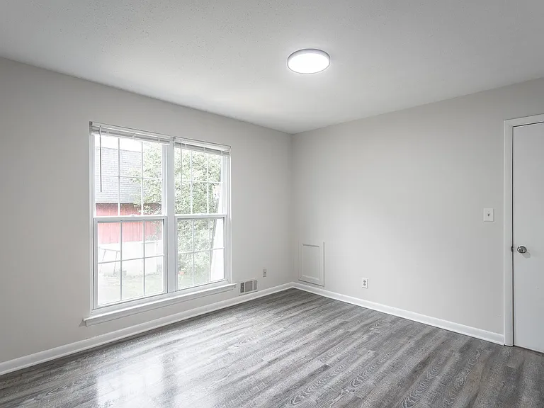 2404 Briggs Avenue — Photo 16