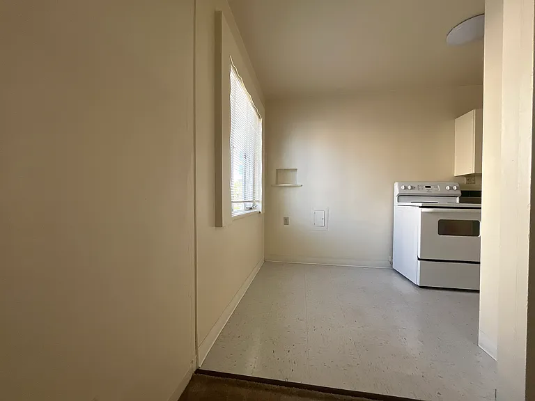 Judith Manor - 1522 N — Photo 8