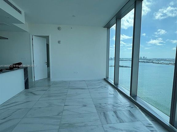 4th image of 700 NE 26th Ter Unit 2905