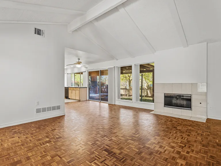15721 Mapleview Cir — Photo 8