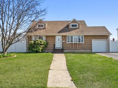 1045 N Hamilton Avenue, Lindenhurst, NY, 11757