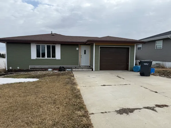 407 11th St NW, Mandan, ND 58554