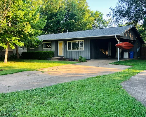 209 E Harold St Photo 1