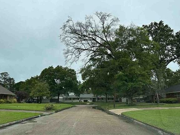 Exterior Neighborhood (street photo)