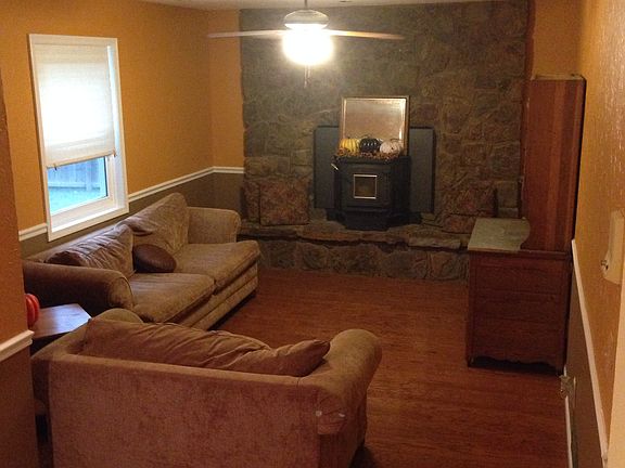 Family room w/ pellet insert