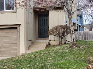 11607 Garnett St, Overland Park, KS 66210