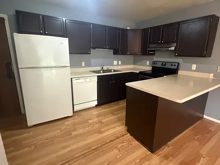 160 Syracuse Ct #2 — Photo 4