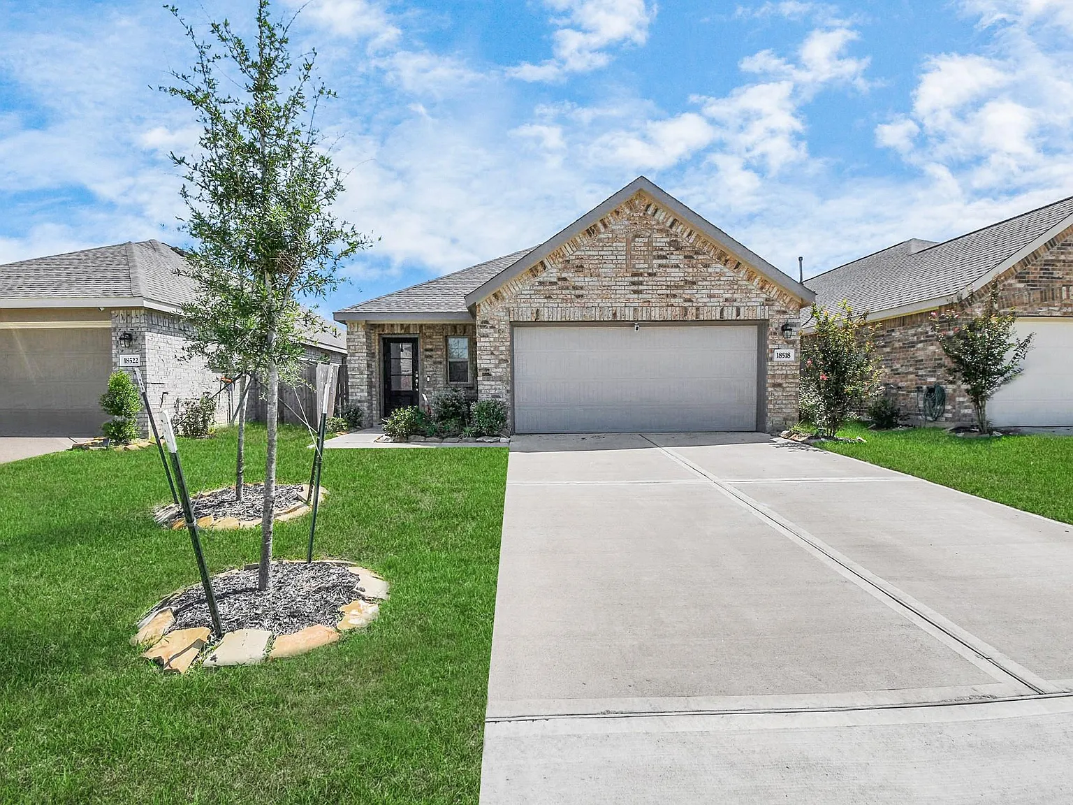 4 bed, 2.0 bath, 1558 sqft, $2,300 — Photo 2