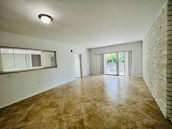 5th image of 950 Bay Dr #12