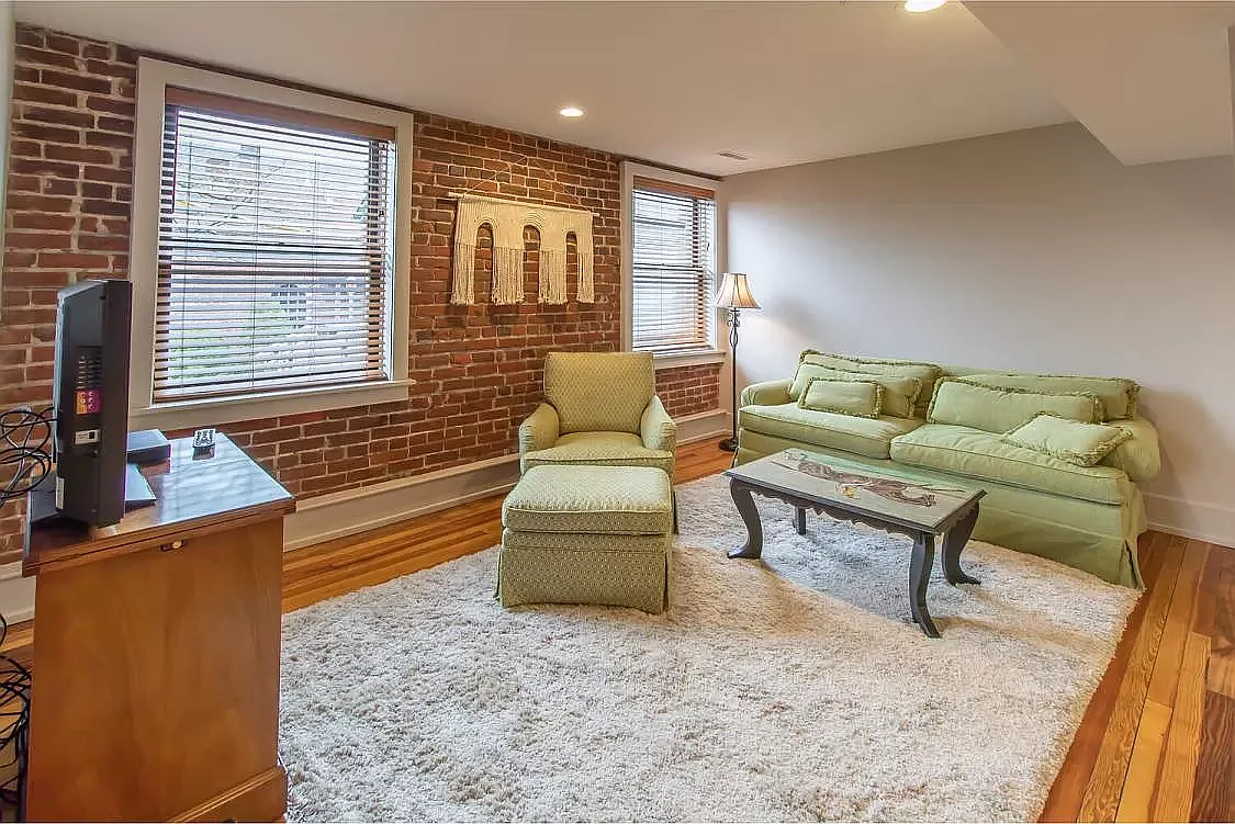 2 bed, 1097 sqft, $2,500 — Photo 4