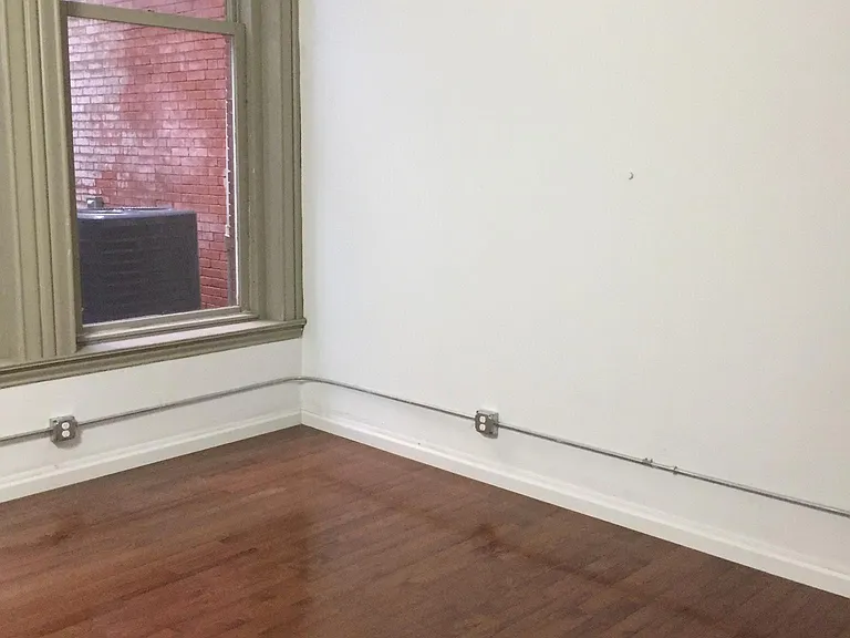 1033 Chestnut St #2 — Photo 2