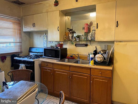 4th image of 723 Stamford Rd