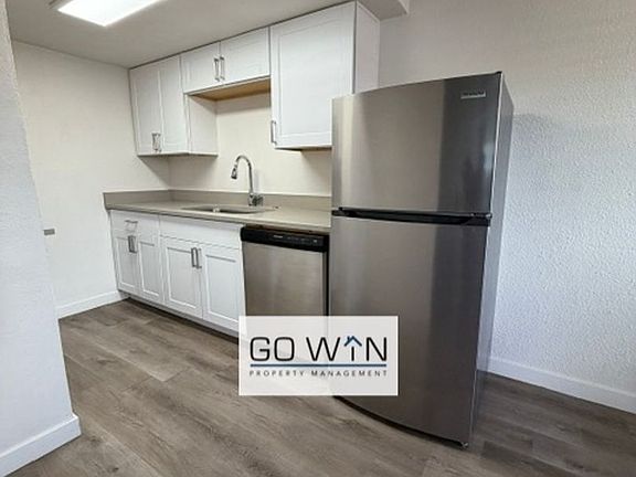 3rd image of 44 E Roanoke Ave #3