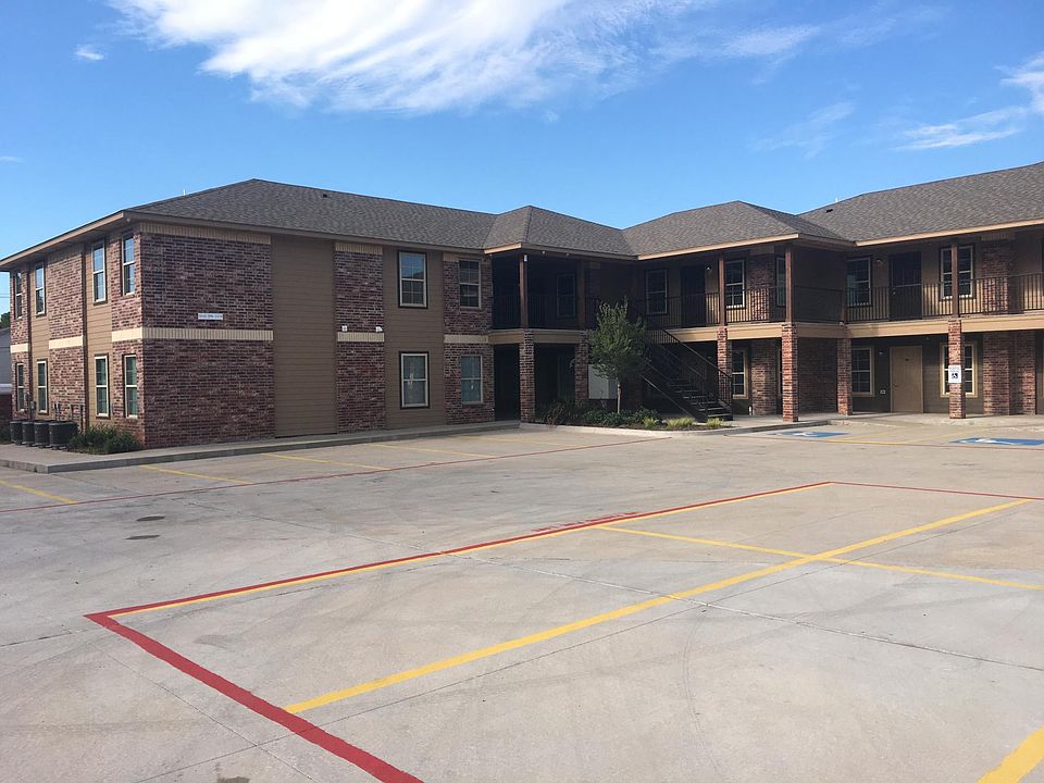 1st image of 2442 NW 39th St #105