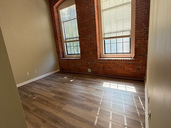 5th image of 16 Vernon Ave APT 24