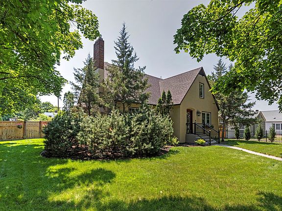 4th image of 131 Beverly Ave